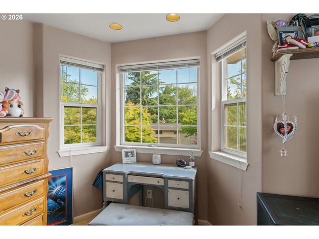 367 SPYGLASS Dr, Eugene, OR 97401