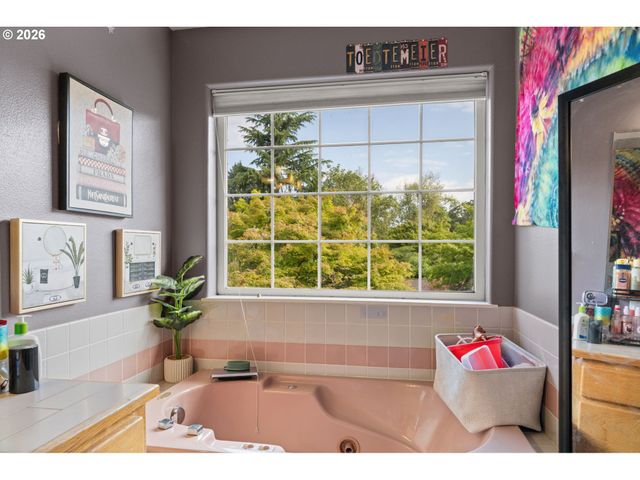 367 SPYGLASS Dr, Eugene, OR 97401
