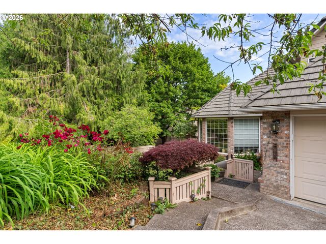 367 SPYGLASS Dr, Eugene, OR 97401