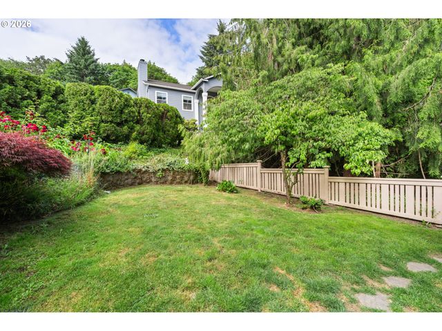 367 SPYGLASS Dr, Eugene, OR 97401