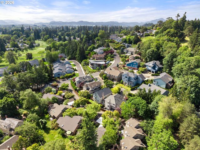 367 SPYGLASS Dr, Eugene, OR 97401