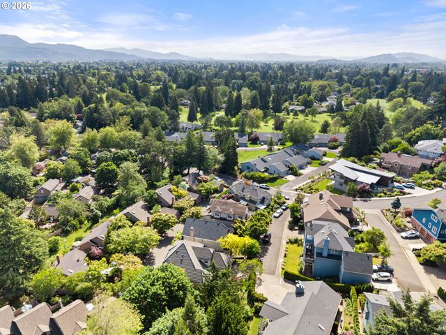 367 SPYGLASS Dr, Eugene, OR 97401