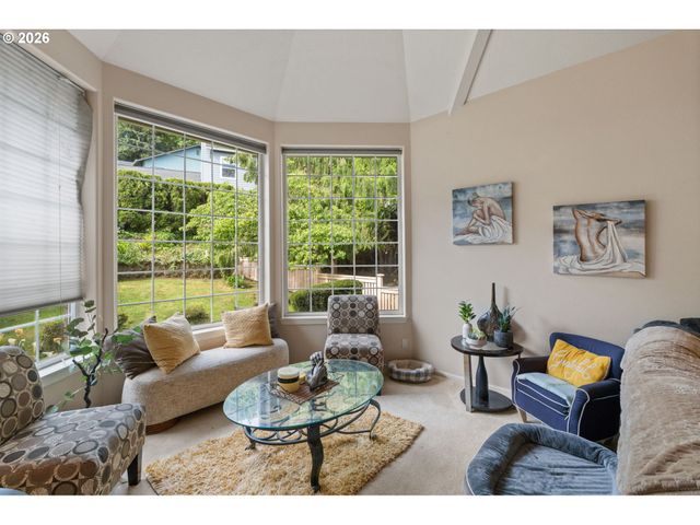 367 SPYGLASS Dr, Eugene, OR 97401