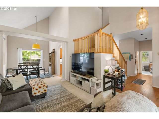 367 SPYGLASS Dr, Eugene, OR 97401