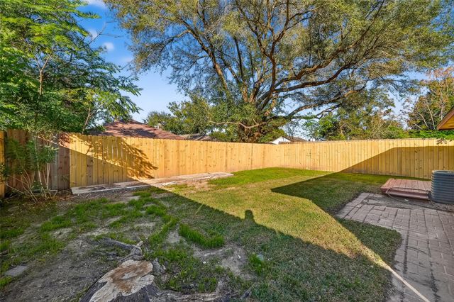 16106 Barbaroosa Drive, Houston, TX 77083