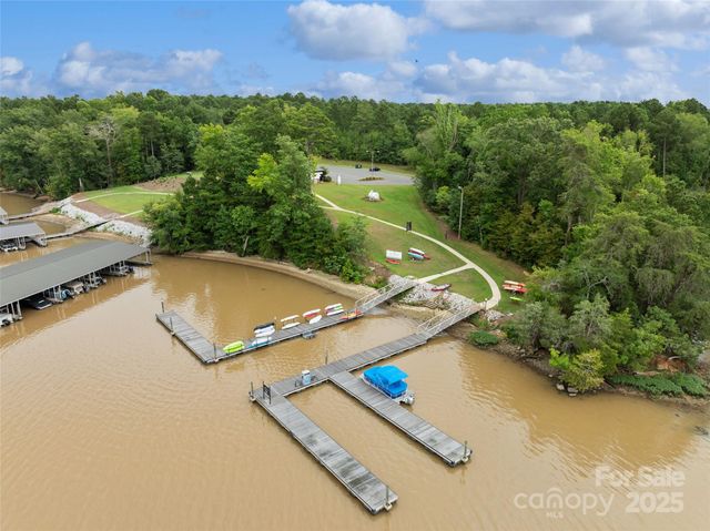 5299 Admirals Landing, Lancaster, SC 29720