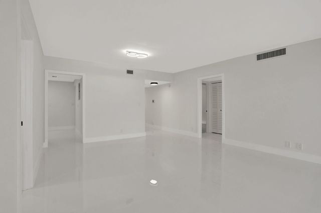 3505 Oaks Way 204, Pompano Beach, FL 33069