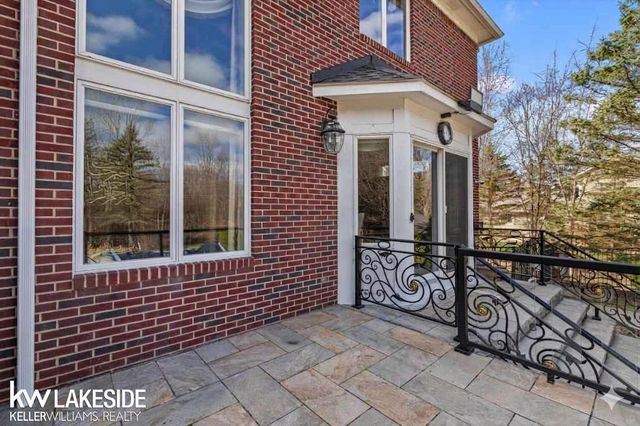 6120 Evanswood Street, Troy, MI 48085