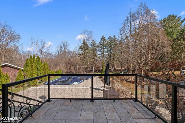 6120 Evanswood Street, Troy, MI 48085