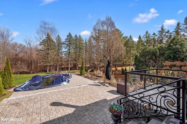 6120 Evanswood Street, Troy, MI 48085