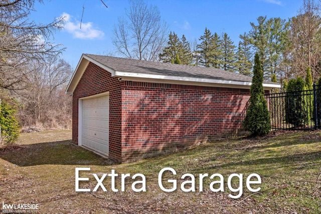 6120 Evanswood Street, Troy, MI 48085