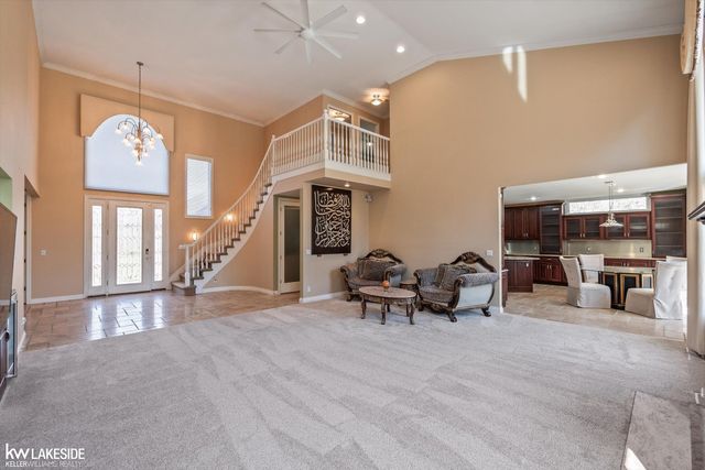 6120 Evanswood Street, Troy, MI 48085