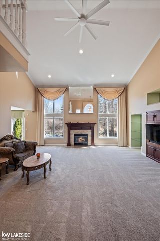 6120 Evanswood Street, Troy, MI 48085