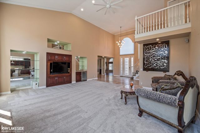 6120 Evanswood Street, Troy, MI 48085