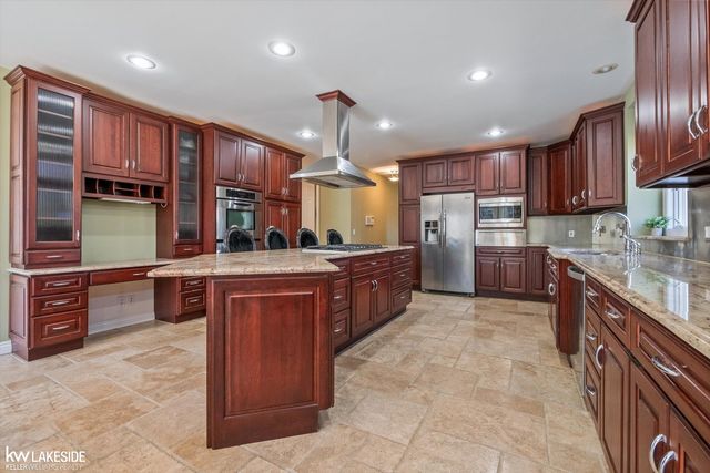 6120 Evanswood Street, Troy, MI 48085