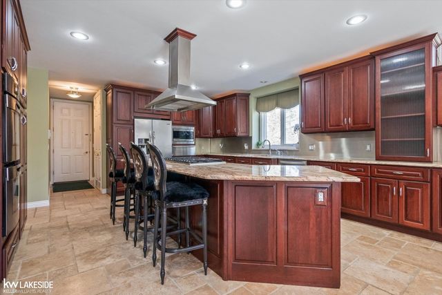 6120 Evanswood Street, Troy, MI 48085