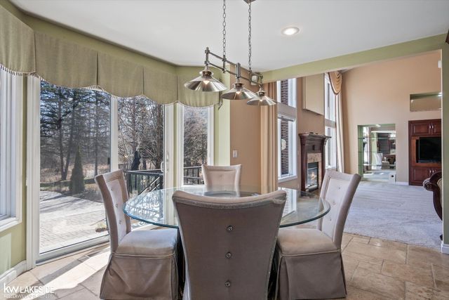 6120 Evanswood Street, Troy, MI 48085