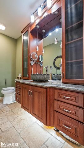 6120 Evanswood Street, Troy, MI 48085