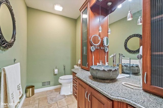 6120 Evanswood Street, Troy, MI 48085