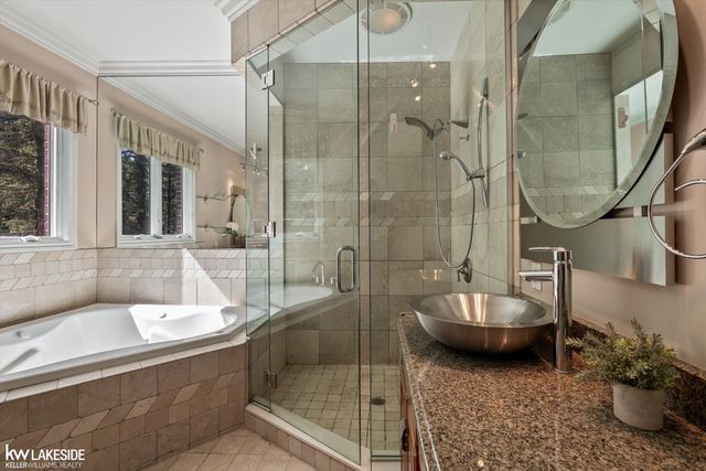 6120 Evanswood Street, Troy, MI 48085