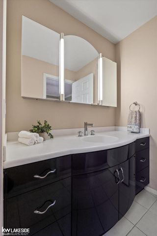 6120 Evanswood Street, Troy, MI 48085