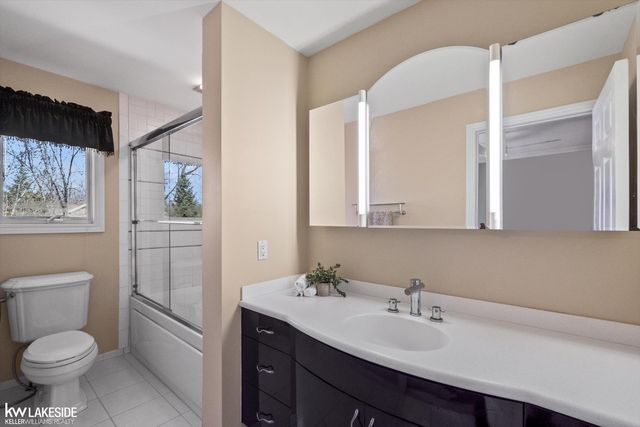 6120 Evanswood Street, Troy, MI 48085