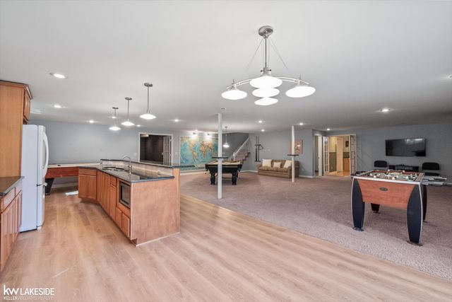 6120 Evanswood Street, Troy, MI 48085