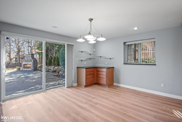 6120 Evanswood Street, Troy, MI 48085