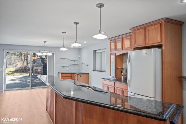 6120 Evanswood Street, Troy, MI 48085