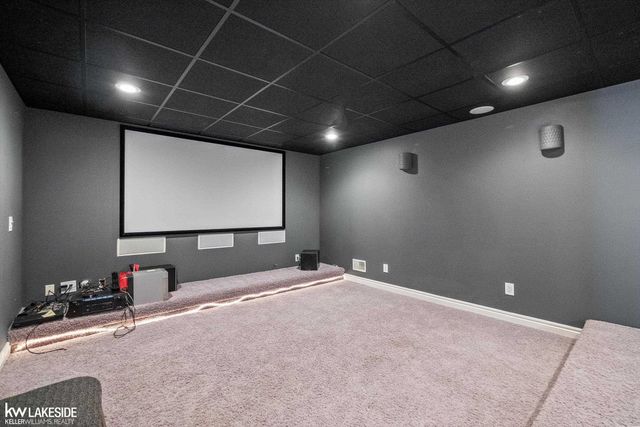 6120 Evanswood Street, Troy, MI 48085