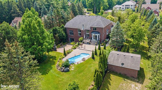 6120 Evanswood Street, Troy, MI 48085