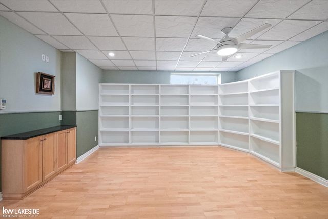 6120 Evanswood Street, Troy, MI 48085