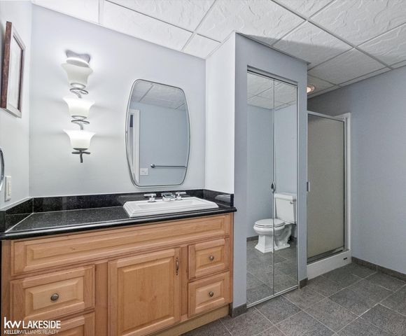 6120 Evanswood Street, Troy, MI 48085