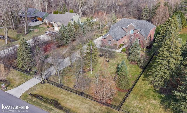 6120 Evanswood Street, Troy, MI 48085