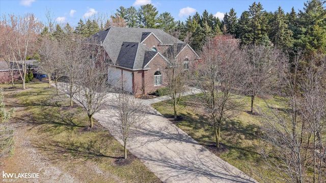 6120 Evanswood Street, Troy, MI 48085