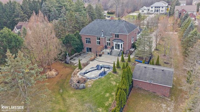 6120 Evanswood Street, Troy, MI 48085