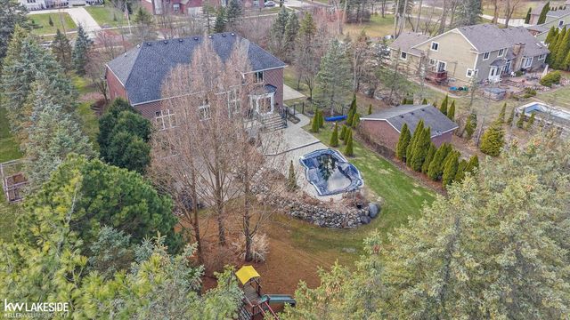 6120 Evanswood Street, Troy, MI 48085