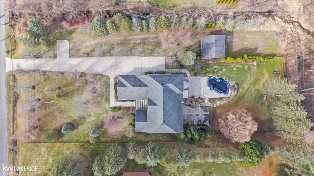 6120 Evanswood Street, Troy, MI 48085