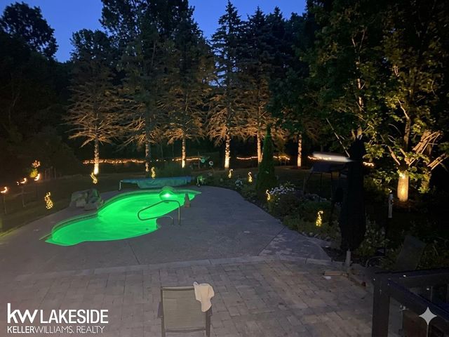 6120 Evanswood Street, Troy, MI 48085