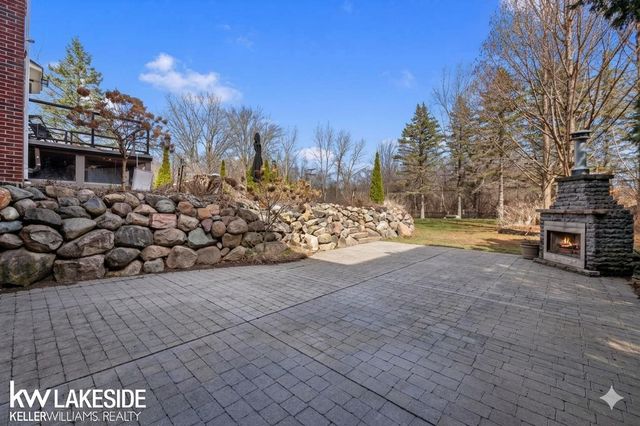 6120 Evanswood Street, Troy, MI 48085