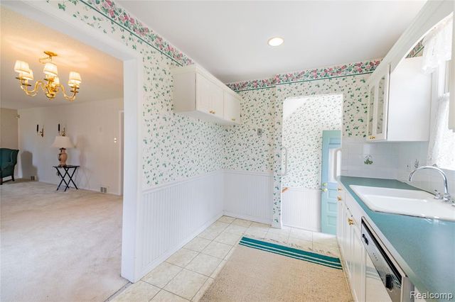 23211 Myrtle Street, Dearborn, MI 48128