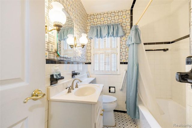 23211 Myrtle Street, Dearborn, MI 48128