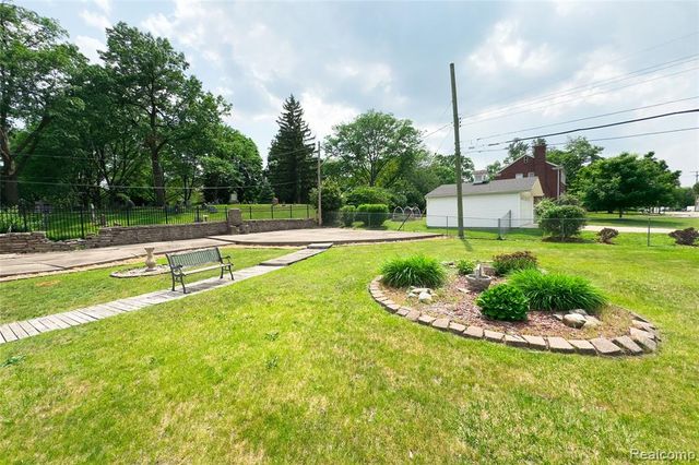 23211 Myrtle Street, Dearborn, MI 48128