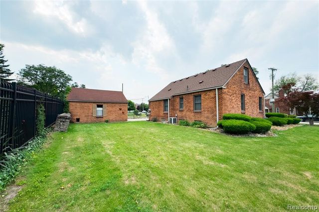 23211 Myrtle Street, Dearborn, MI 48128