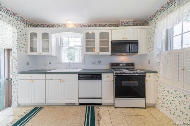 23211 Myrtle Street, Dearborn, MI 48128