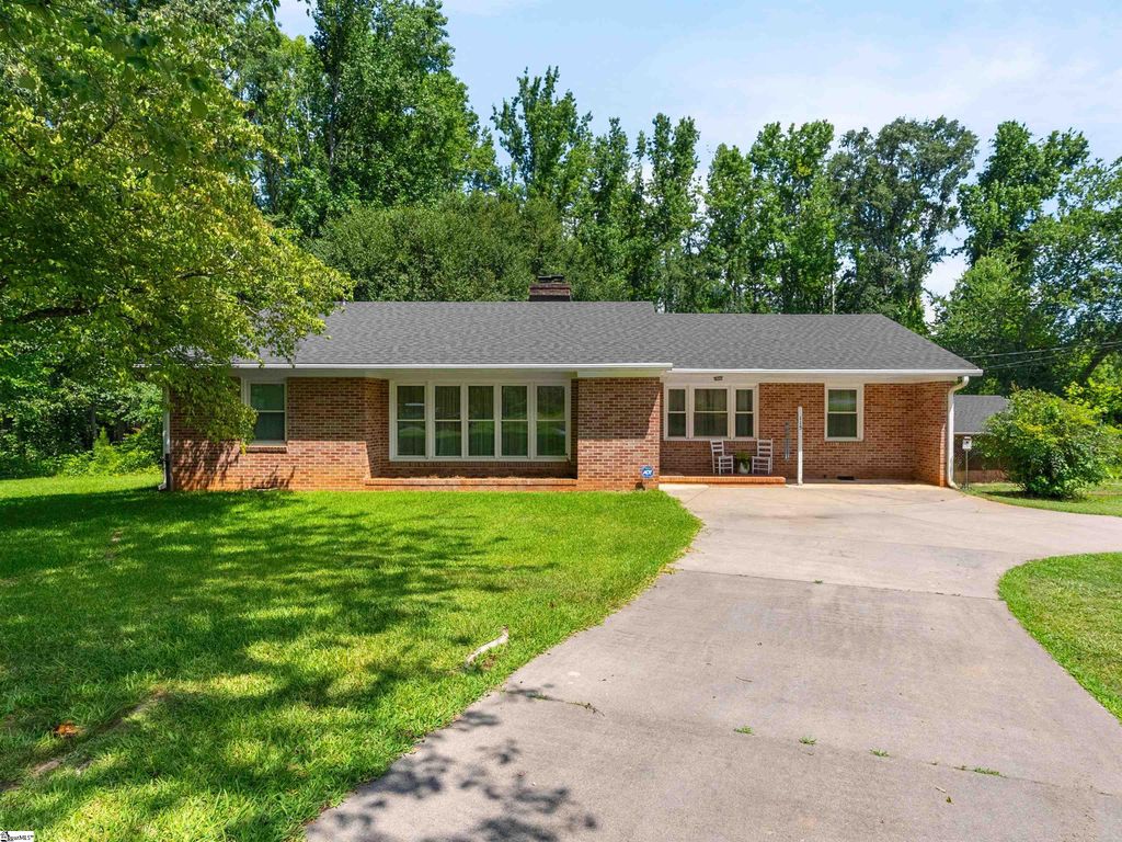 115 Kingston Drive, Laurens, SC 29360