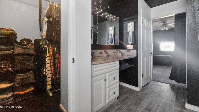 6464 N Six Gun Road, Willcox, AZ 85643