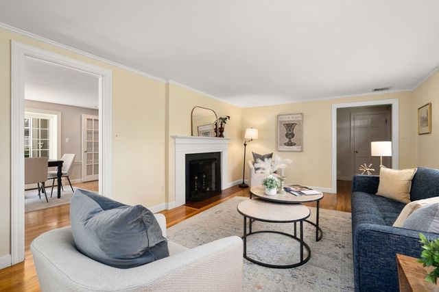 25 Moore Rd, Wayland, MA 01778