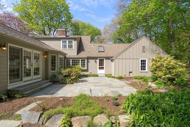 25 Moore Rd, Wayland, MA 01778