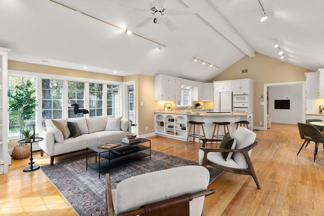 25 Moore Rd, Wayland, MA 01778